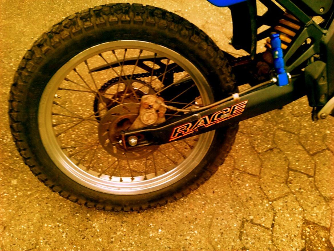 Gilera RcR Solgt - Egerne på fælgen er blevet spændt og fælgen er blevet renset billede 8