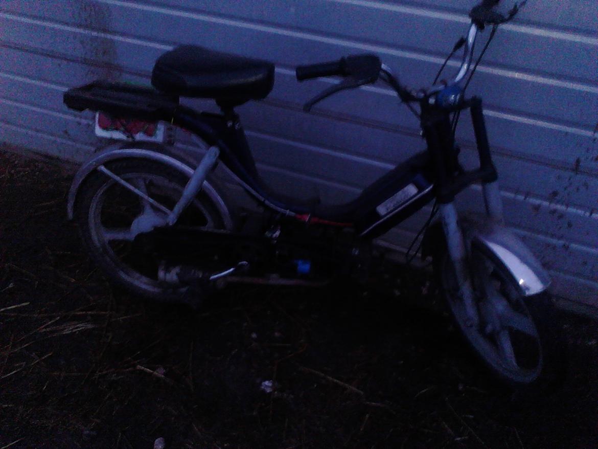 Vespa Bravo (AKA Street fighter) - Ikke grin fordi det er sådan en du sidst vil møde i nattelivets stille mørke  billede 4