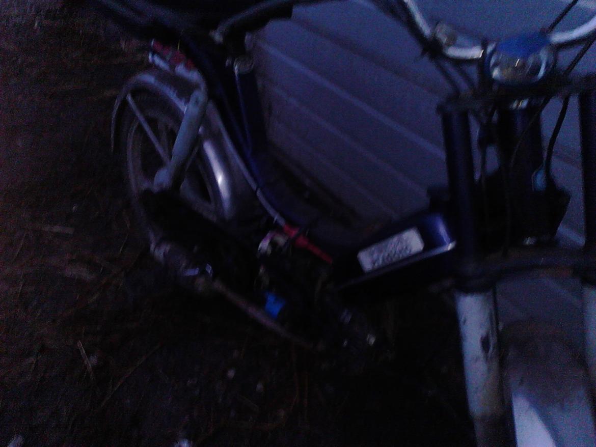 Vespa Bravo (AKA Street fighter) - Ikke grin fordi det er sådan en du sidst vil møde i nattelivets stille mørke  billede 6