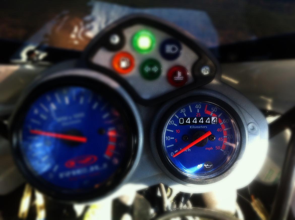 Rieju Matrix Rs2 - Den kan nå helt ned til olie måleren før den giver op :-P billede 13