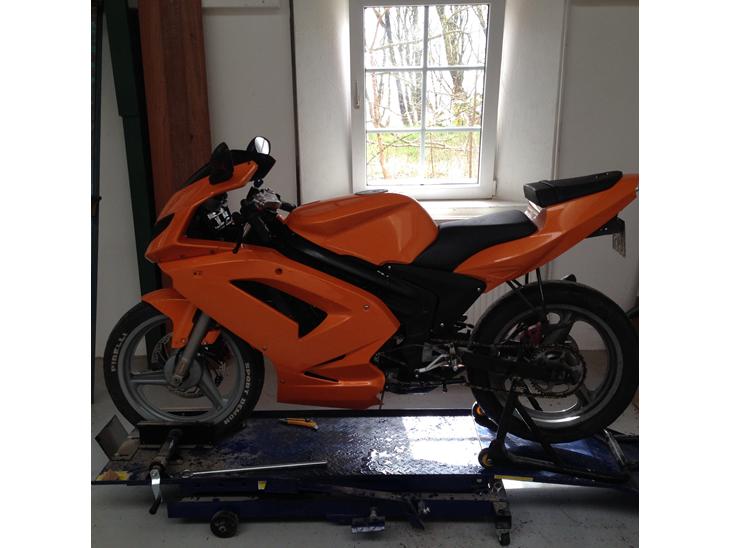 {{currentPhoto.altText}} billede {{currentPhoto.number}}