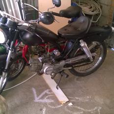 Suzuki Cafe Racer - DM50 - Samurai "Kin-Zuki"