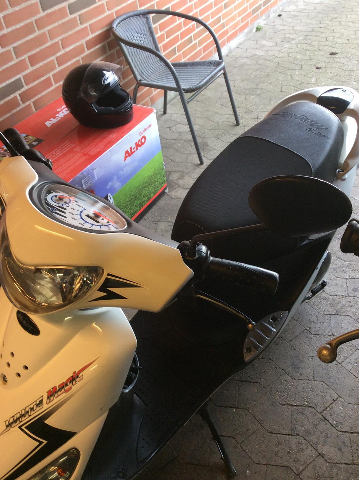 PGO Galaxy 50 (White magic) billede 25