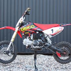 Pitstar Stomp YX 140 cc CFR 70