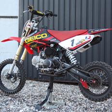 Pitstar Stomp YX 140 cc CFR 70