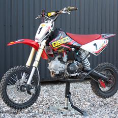 Pitstar Stomp YX 140 cc CFR 70