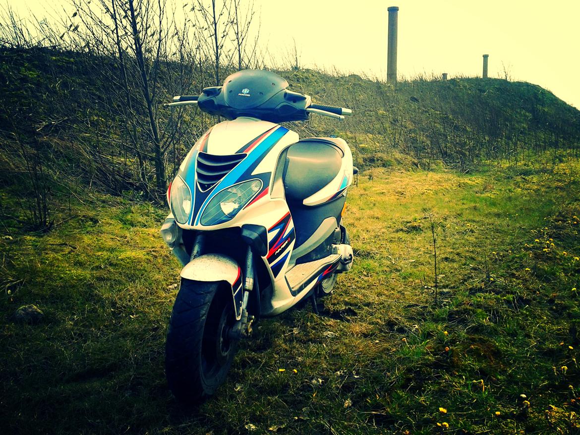 Piaggio NRG Power DT - Undskyld hvis den ikke er helt ren ^^ Var på vej hjem fra arbejde da jeg tog billederne billede 2
