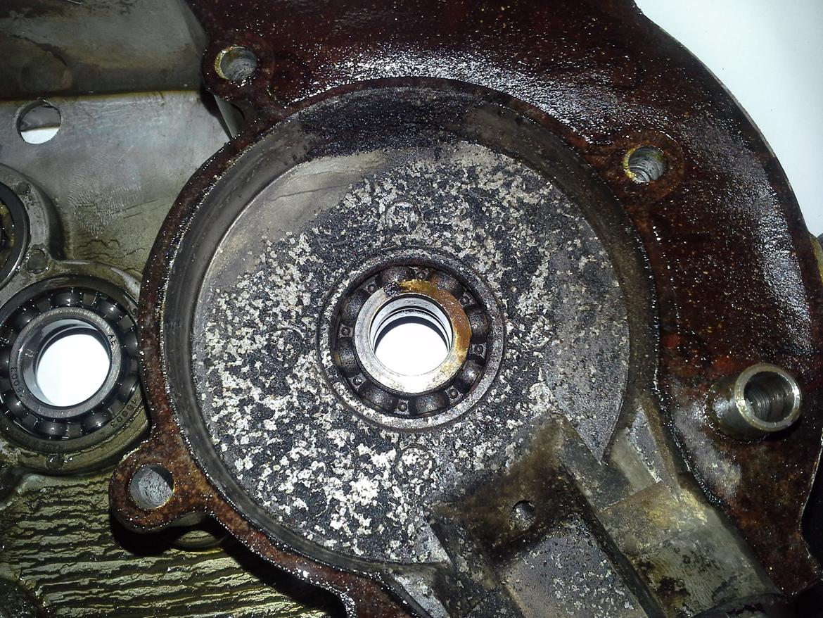 Veteraner Diesella Special Standard 70 (SOLGT) - Jord i krumtaphuset, der er hvis nogen der har kørt uden luftfilter :) billede 8