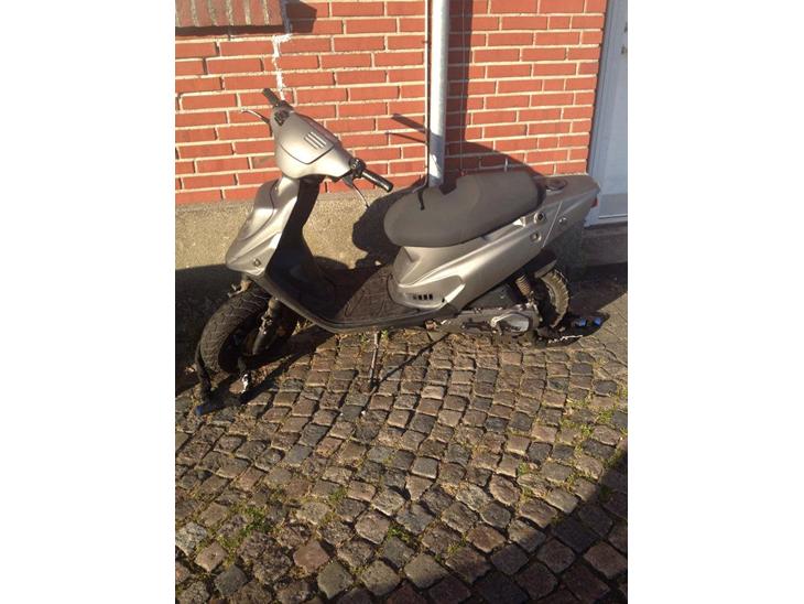 {{currentPhoto.altText}} billede {{currentPhoto.number}}