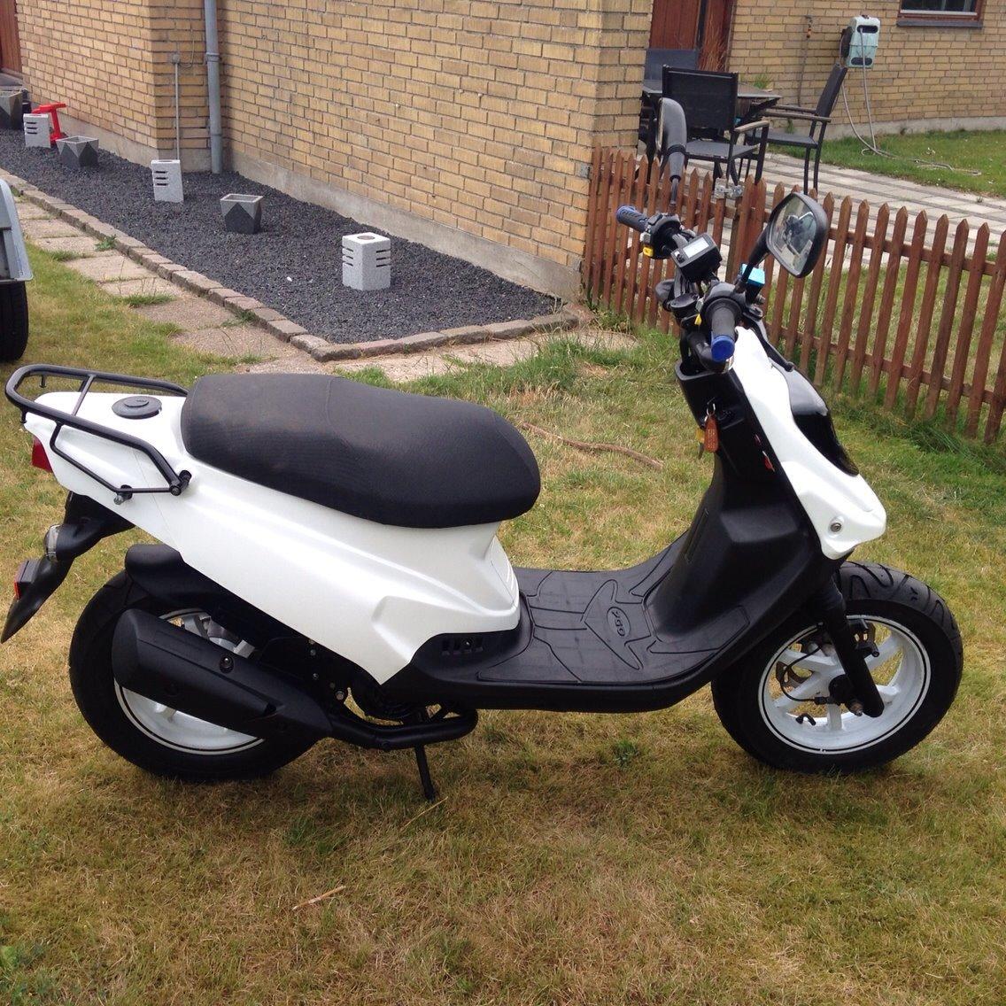 PGO Hot 50 Naked billede 7