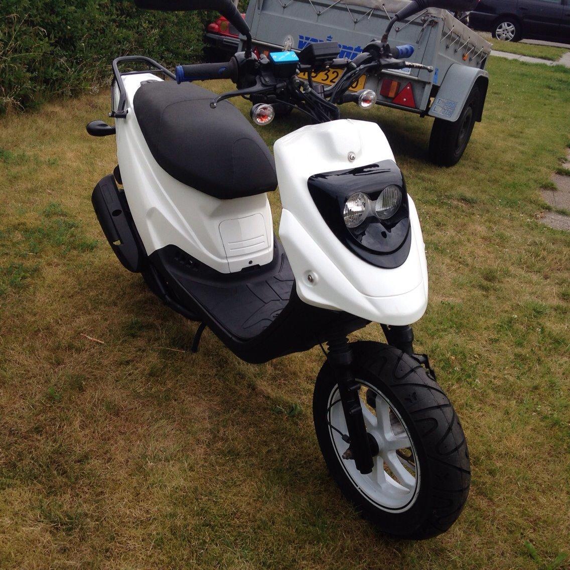 PGO Hot 50 Naked billede 8