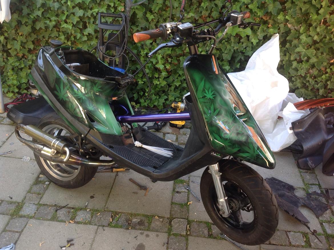 Yamaha Jogrox ''Dont drink and drive smoke and fly'' billede 1
