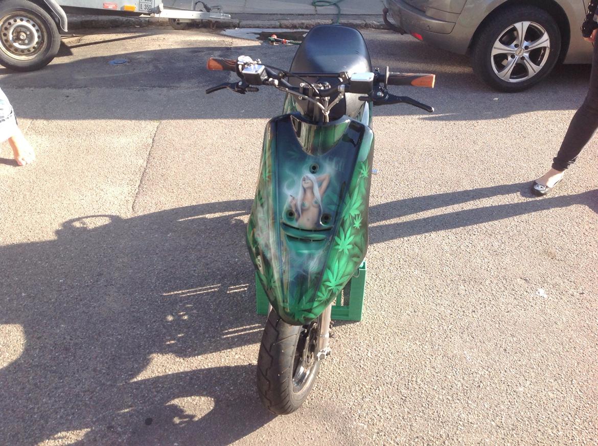 Yamaha Jogrox ''Dont drink and drive smoke and fly'' billede 2