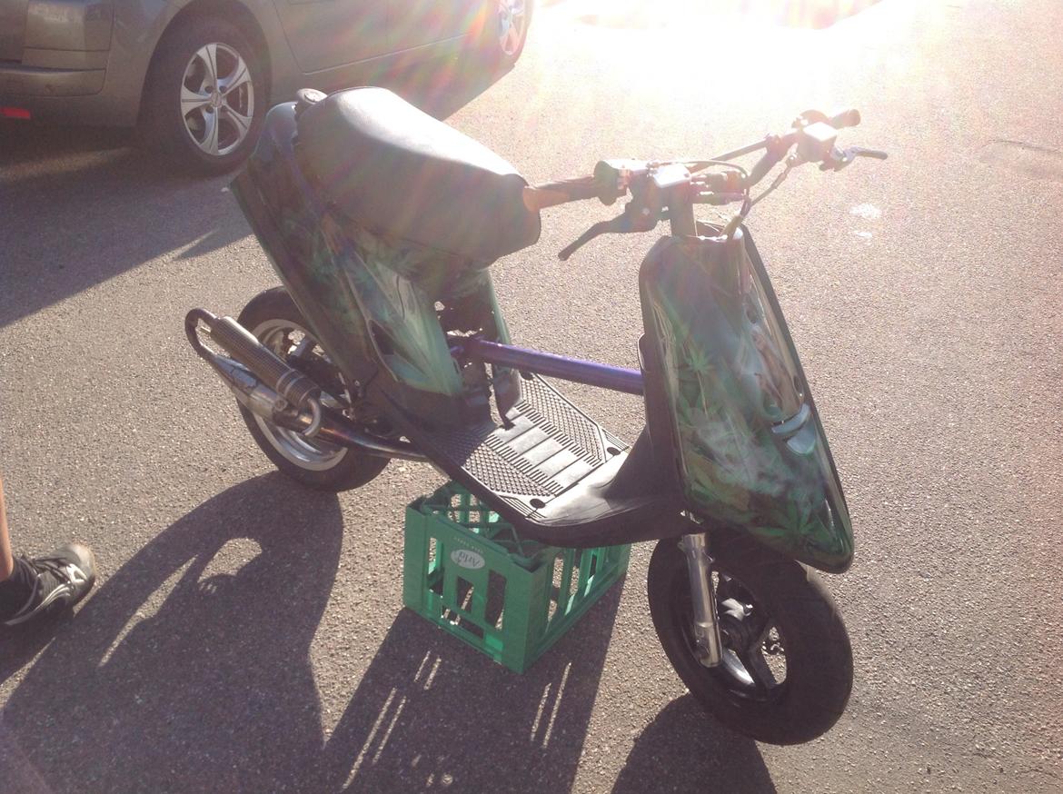 Yamaha Jogrox ''Dont drink and drive smoke and fly'' billede 4