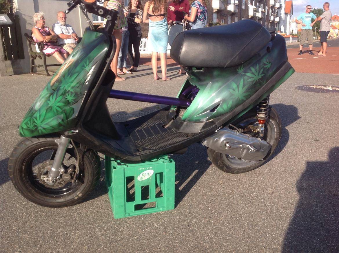 Yamaha Jogrox ''Dont drink and drive smoke and fly'' billede 8
