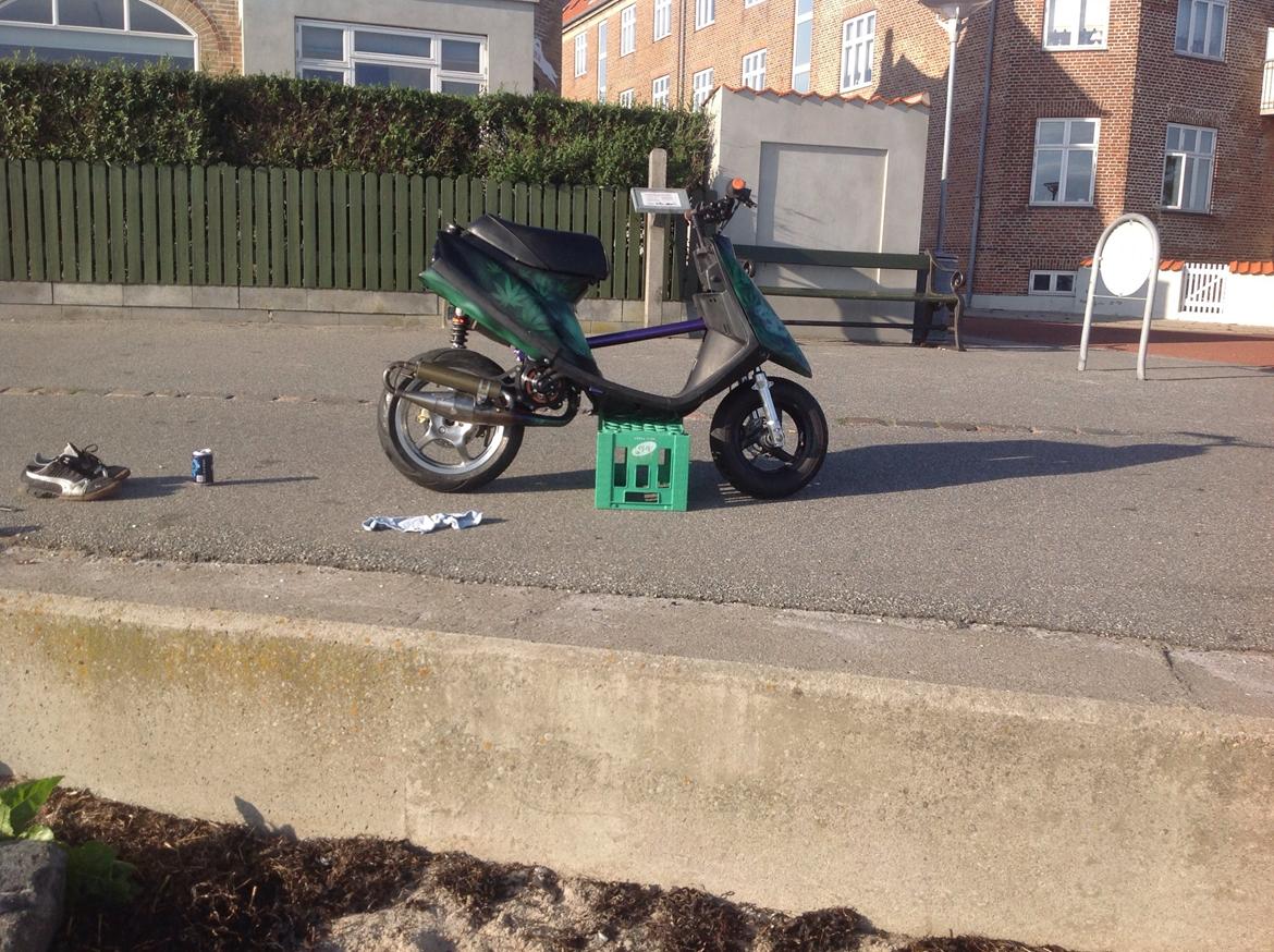 Yamaha Jogrox ''Dont drink and drive smoke and fly'' billede 9