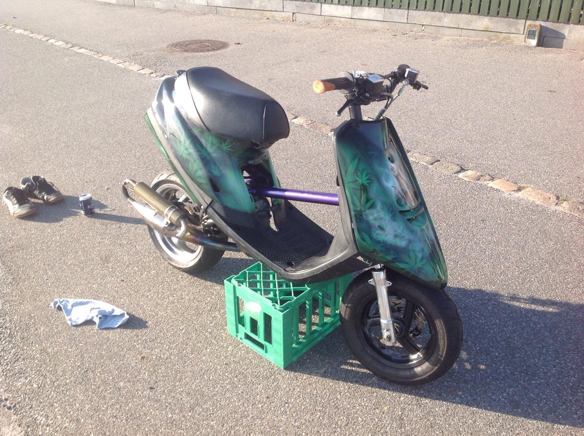 Yamaha Jogrox ''Dont drink and drive smoke and fly'' billede 14