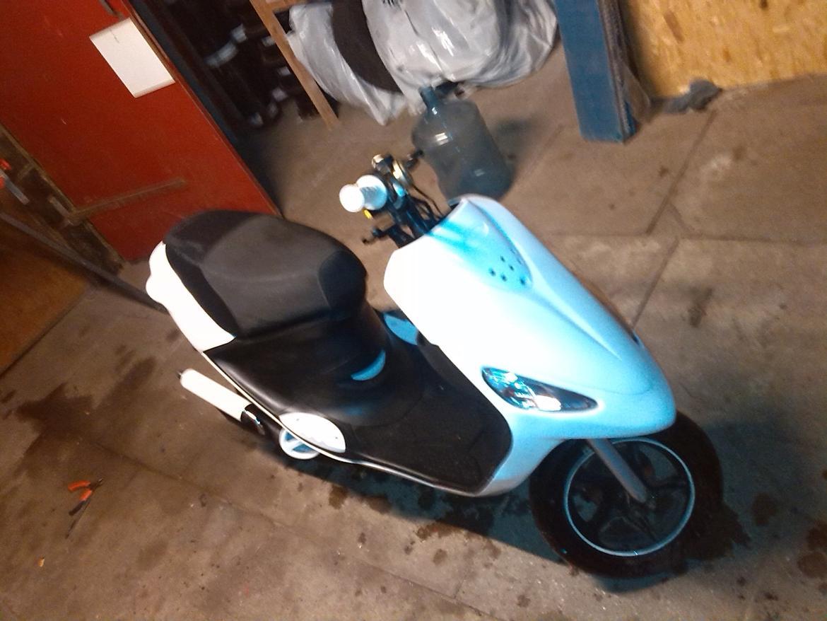 PGO Black/White Magic billede 1