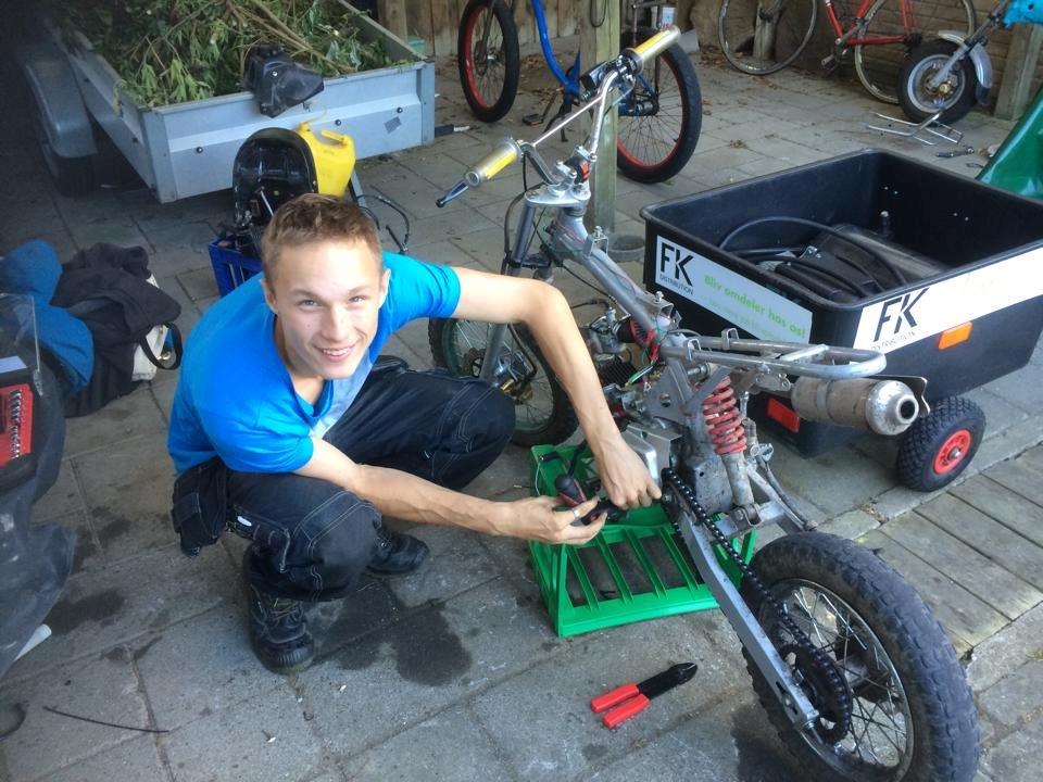 Skyteam Dax Med Crosser-Motor - motor skulle af fra min 107cc dirt-bike og over på Daxen. så blev der lidt sjov ud af billederne billede 3