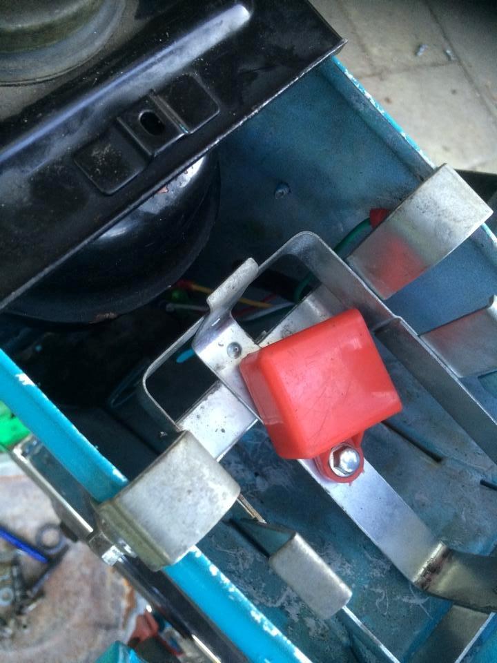 Skyteam Dax Med Crosser-Motor - billede af "lokummet" da Cdi og og ledninger blev sat til. Der er satme ikk meget plads i det lille stel :-P billede 6