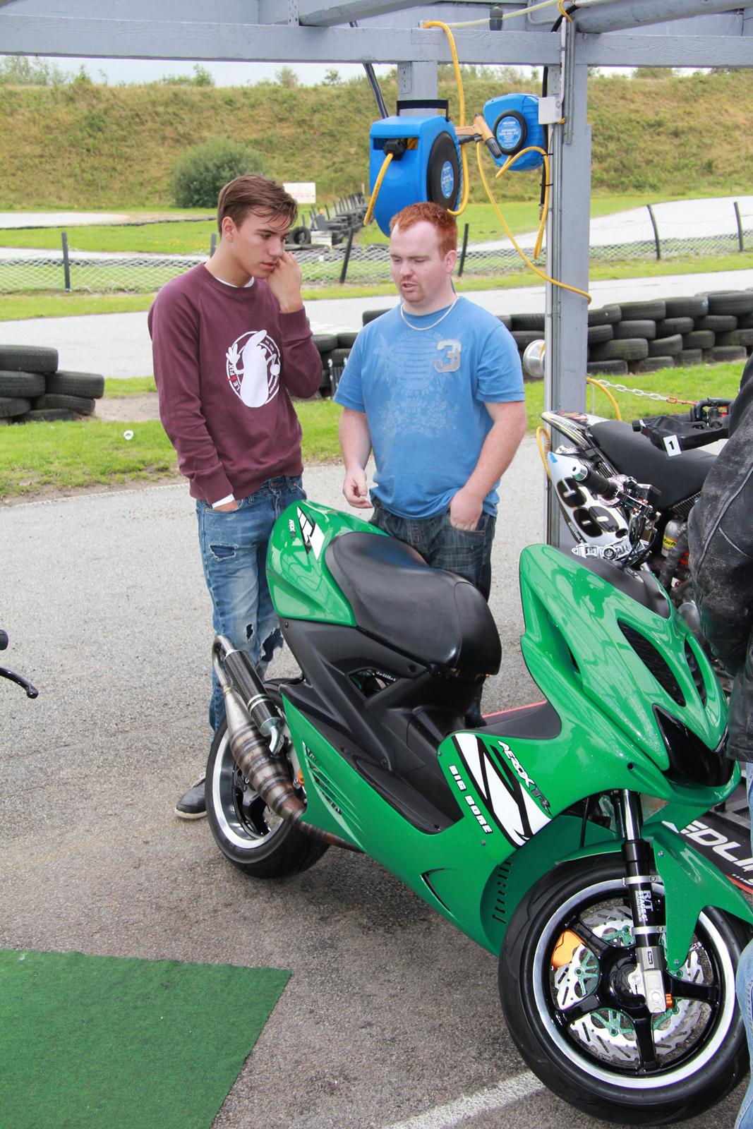 Yamaha Aerox LCÐÐ BB - Mig og ole:) billede 3