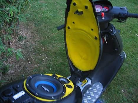 Aprilia Sr50||DiTech !!TilSalg!! - Mit anlæg... Også filt under selve sædet... billede 12