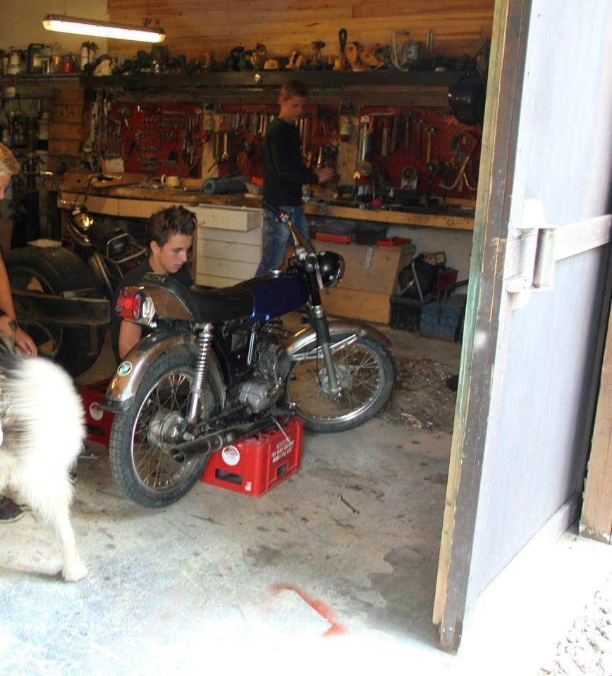 Puch N50 grand prix - Mig og min kammerat i værkstedet  billede 18