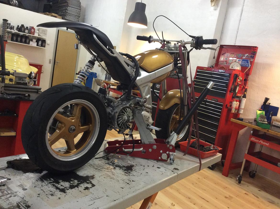 Suzuki Street Magic - På værkstedet med org. motor billede 6