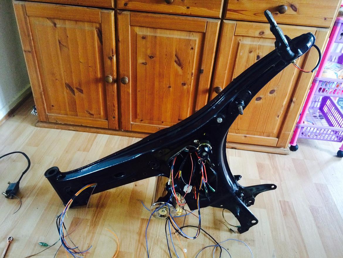 Yamaha FS1e DX 4 gear - Monteringen af det nye og forbedrede ledningsnet. billede 17