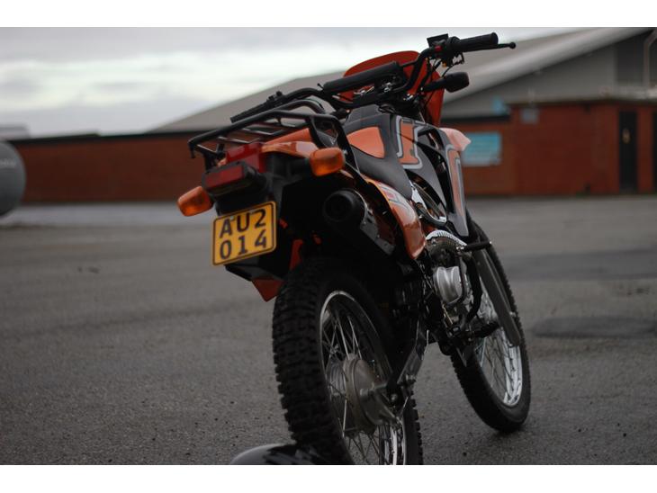 {{currentPhoto.altText}} billede {{currentPhoto.number}}