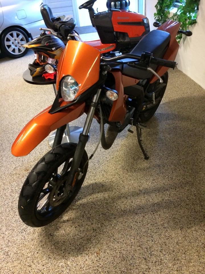 Derbi Senda DRD Extreme SM 50 [SOLGT] billede 3