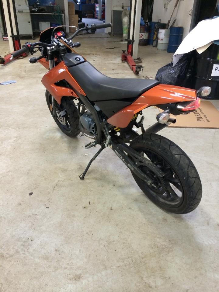 Derbi Senda DRD Extreme SM 50 [SOLGT] billede 5