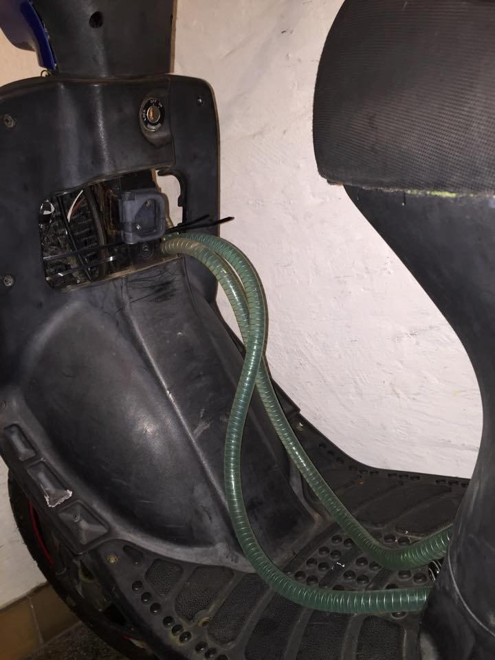 Gilera Stalker Streetrace LC DD - UNDER OMBYGNING - Køleslanger.. Køleren skal sættes under trinbrættet i stedet. billede 5