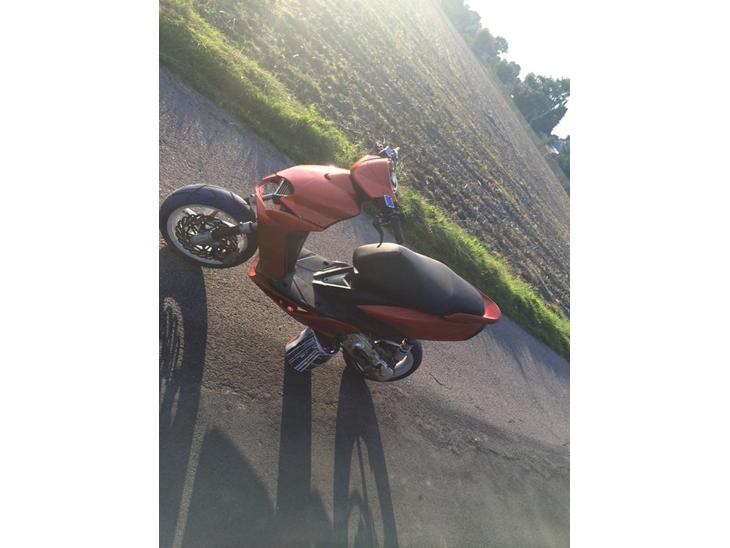 {{currentPhoto.altText}} billede {{currentPhoto.number}}