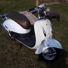 Bella Bella Retro Scooter 50 solgt for 2200