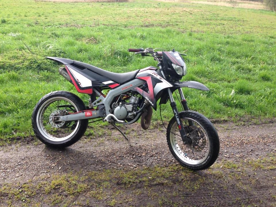 Gilera Smt - Lige da jeg havde fået den. Solgte skjoldene og få nogle sorte i byt. billede 4