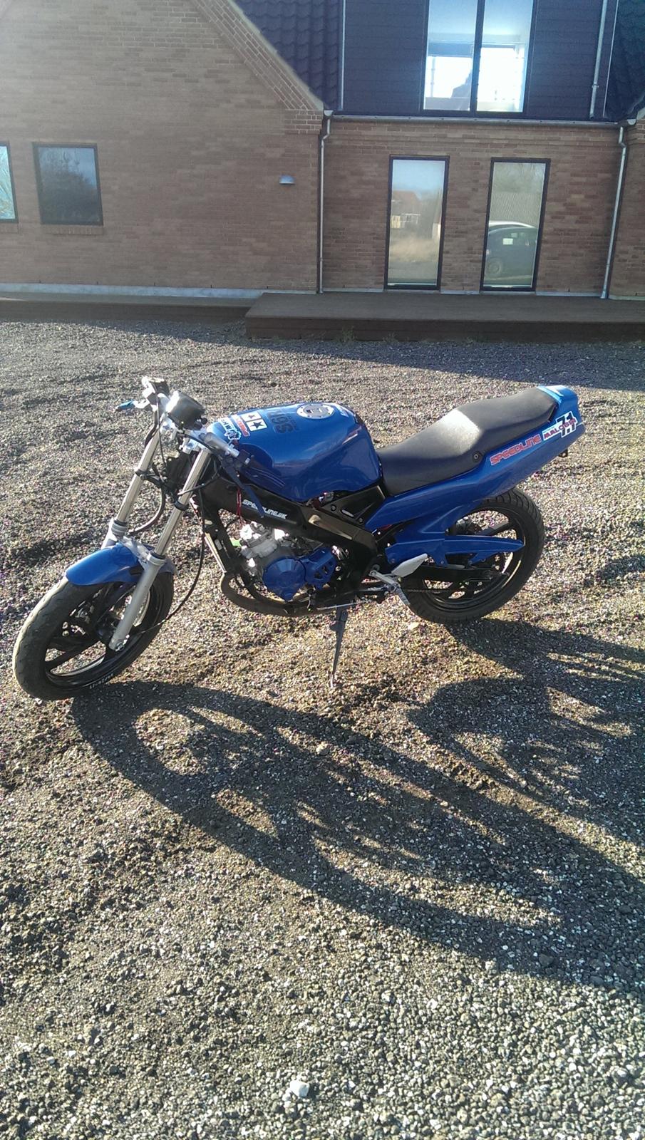 Yamaha TZR billede 2