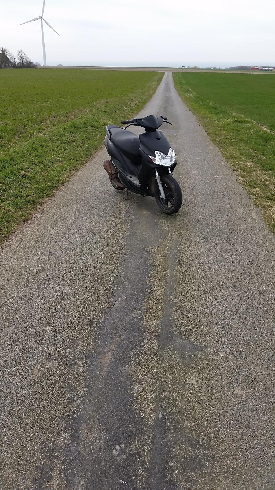 Yamaha jogr (solgt)  billede 5