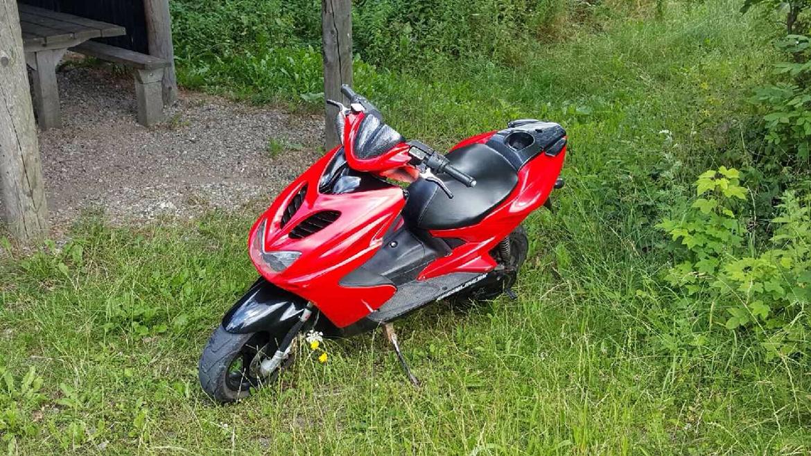 Yamaha Aerox LC - solgt - paint done billede 2