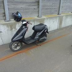 Yamaha Jog Carbon/Gold