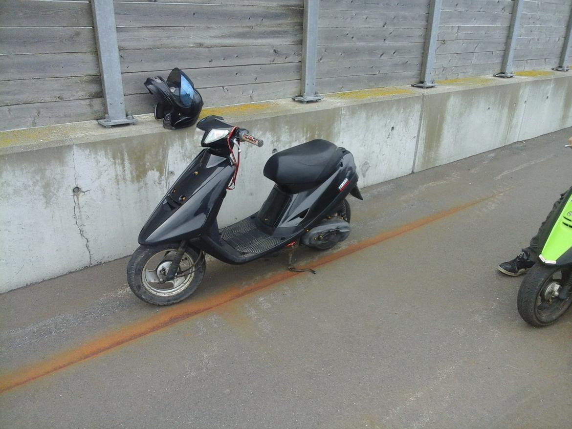 Yamaha Jog Carbon/Gold billede 1