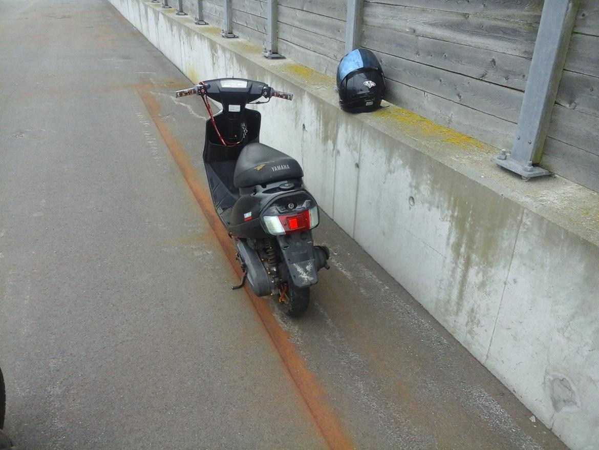 Yamaha Jog Carbon/Gold billede 2