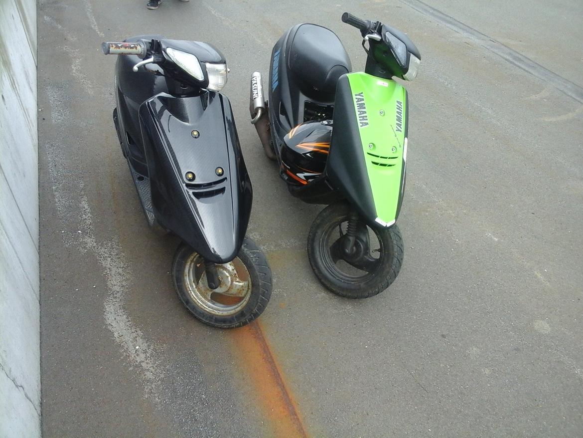 Yamaha Jog Carbon/Gold - Beauty (carbon/gold) And The Ugly Beast (Den sorte/grønne) billede 8