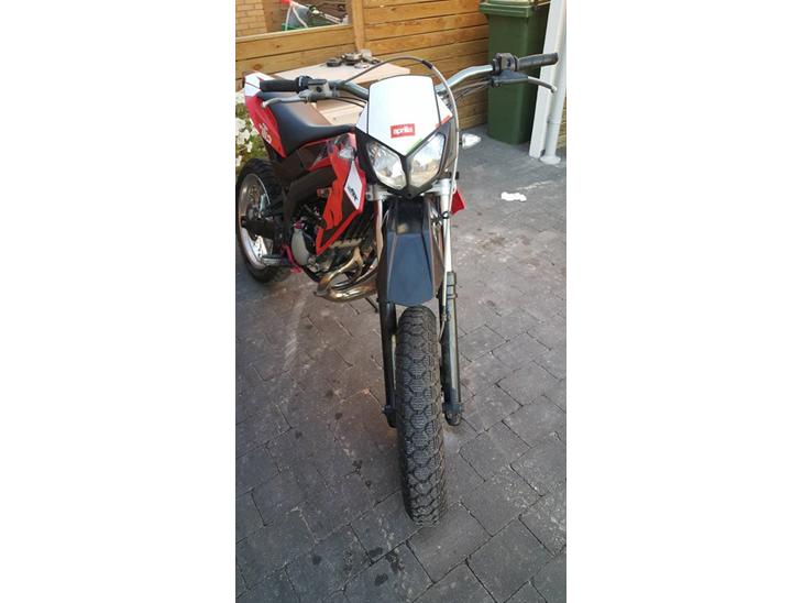 {{currentPhoto.altText}} billede {{currentPhoto.number}}