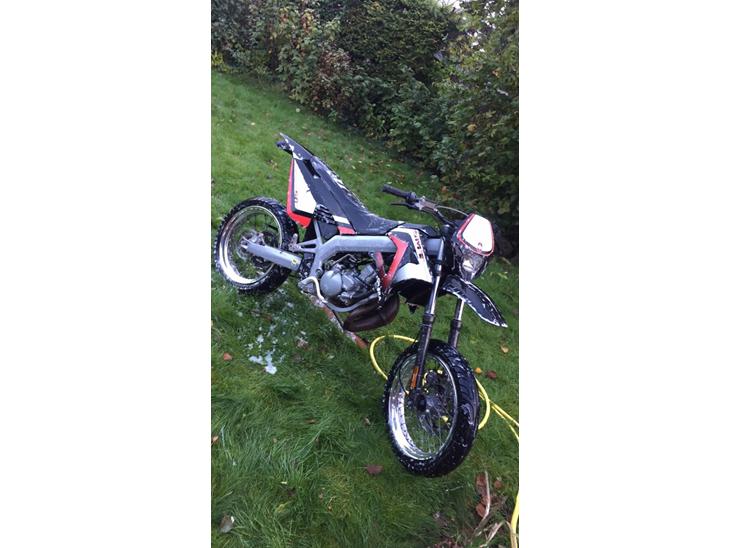 {{currentPhoto.altText}} billede {{currentPhoto.number}}