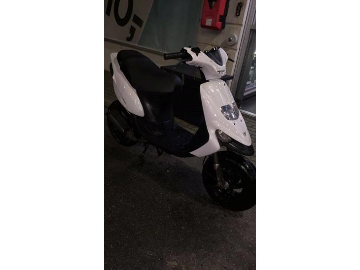 {{currentPhoto.altText}} billede {{currentPhoto.number}}