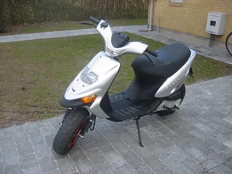 Gilera Stalker - Scooteren set skråt for fra:D billede 1