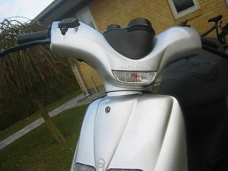 Gilera Stalker - Tja... Man skulle kunne se det røde lys, men fugner ikke så godt i dagslys... Ser OND ud om natten!!! billede 8