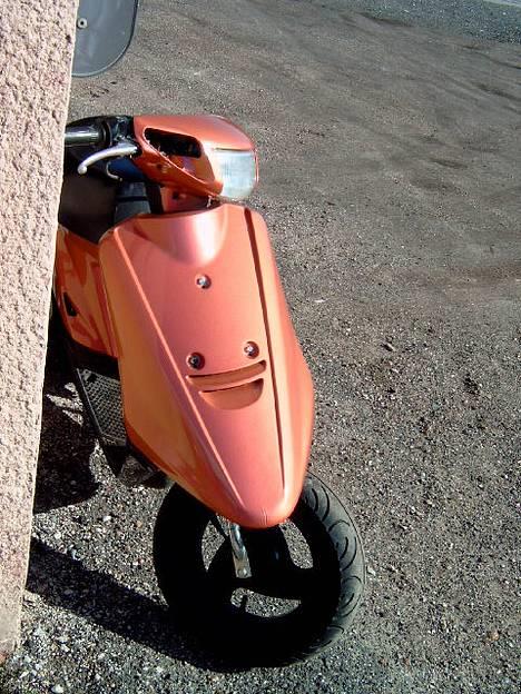 Yamaha Jog KAMÆLEON - Og ja Farven Er næsten magen til denne street, for den har jeg også malet. http://www.scootergalleri.dk/html/gal_visbil.asp?ID=4600 billede 2