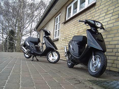 Yamaha Jog - Fine Selection - Den meget flotte jog til venstre er en anden gøglers. billede 3